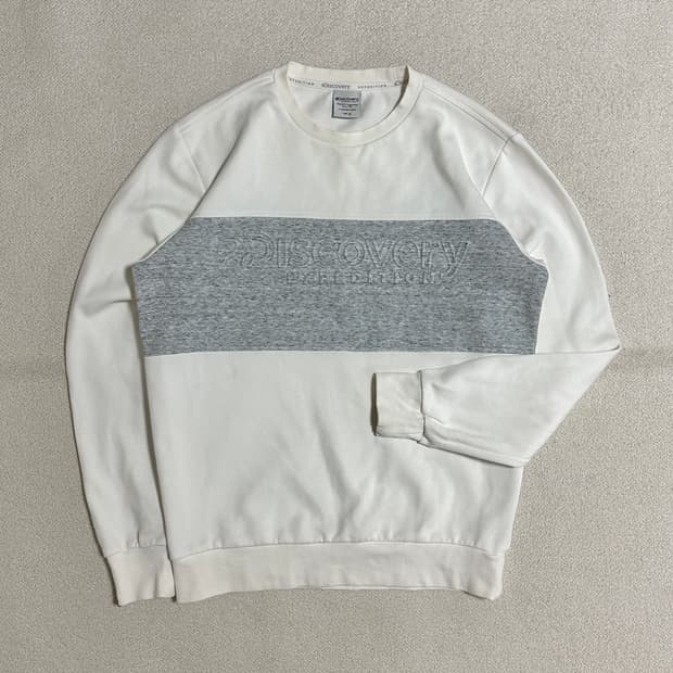 디스커버리 엠보 로고 맨투맨