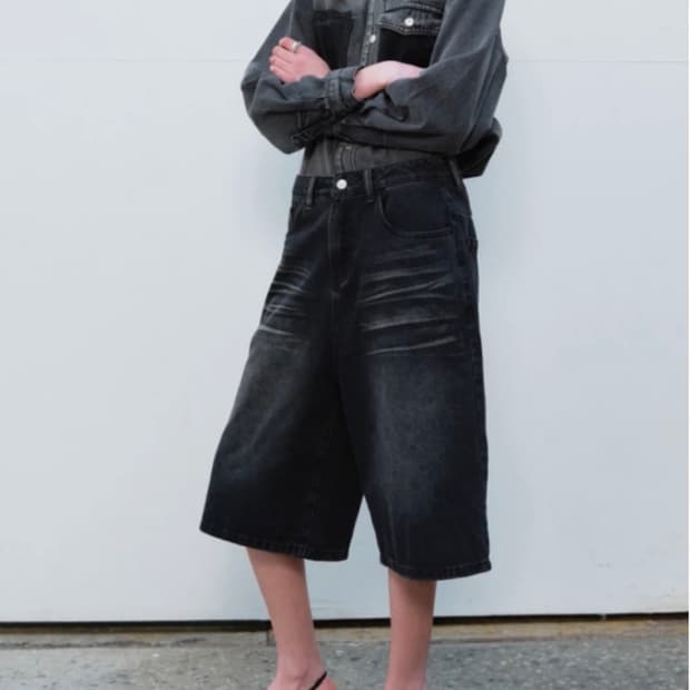 흑청 와이드 데님 버뮤다 팬츠
