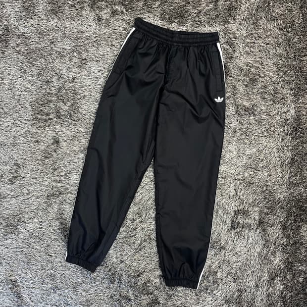 아디다스 오리지널스 수퍼파이어 트랙 팬츠 (S)