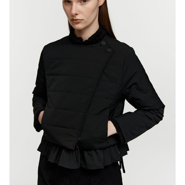 버뮬라 RUFFLE PADDED JACKET (BLACK)