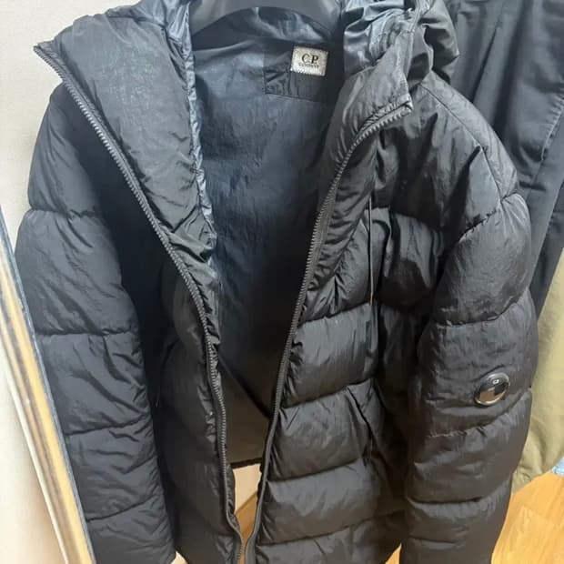 CP컴퍼니 블랙 패딩 자켓 95