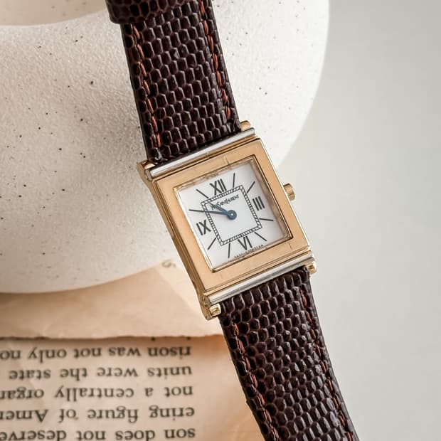 입생로랑 스퀘어 탱크 스텝드 시계