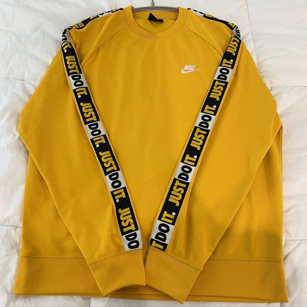 나이키 테이프크루탑