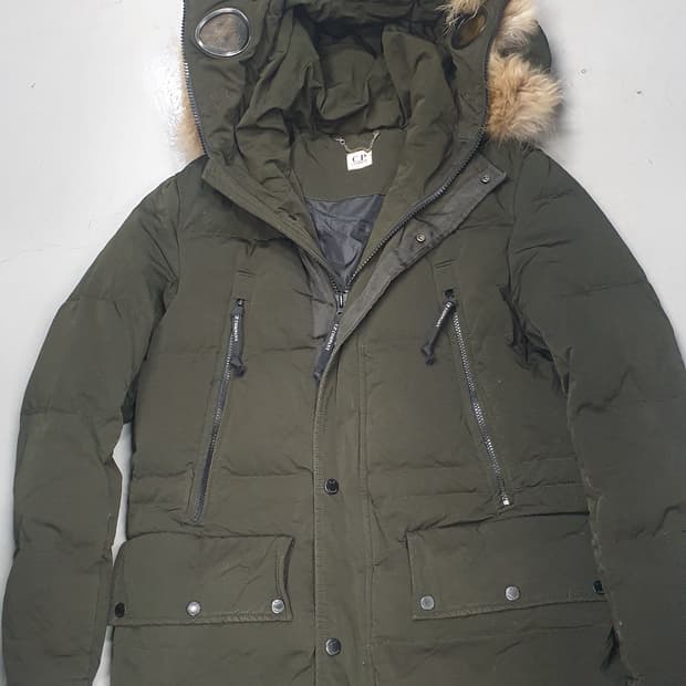 C.P. Company  렌즈 카키 패딩100