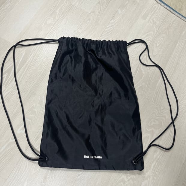 발렌시아가 블랙 짐색