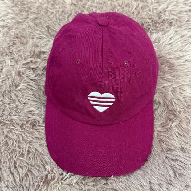 아디다스 남녀공용 스트라이프 하트 볼캡 퍼플 볼캡 os