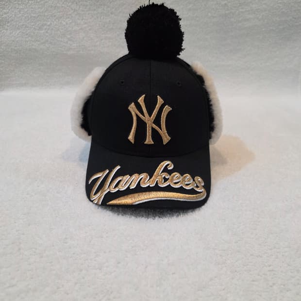 뉴욕 양키스 털 방울 귀덮개 모자