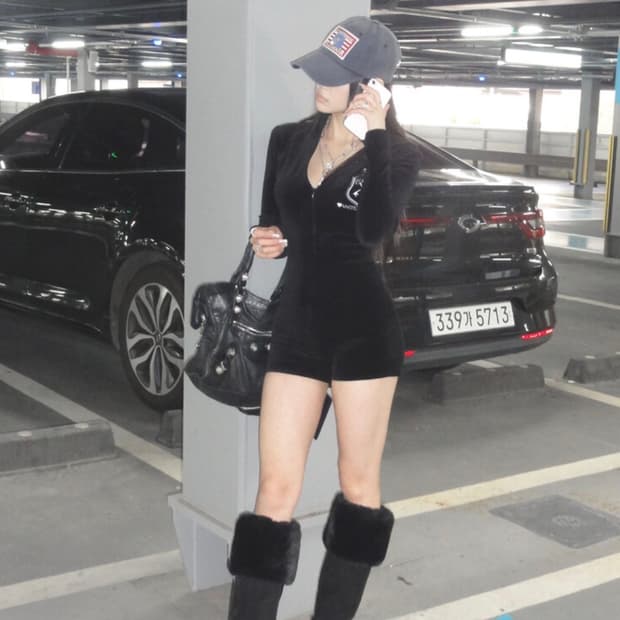 엔젤넘버555 Hilton Velour Bodysuit (BLACK)