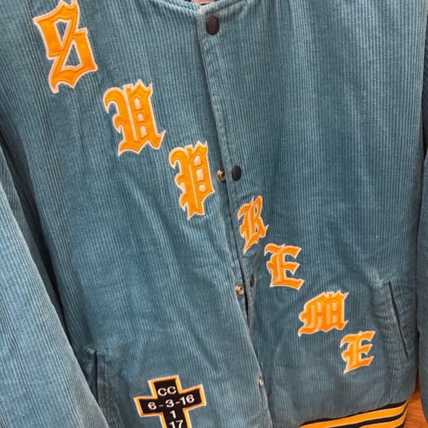 슈프림 바시티자켓