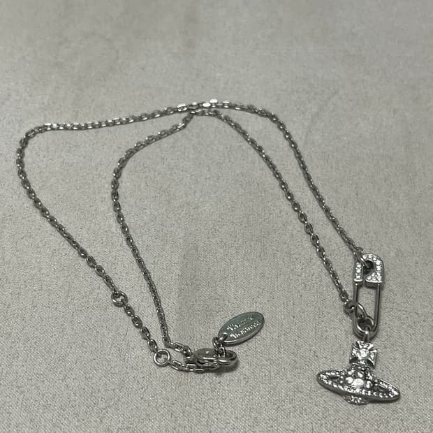 비비안웨스트우드 루크리스 목걸이