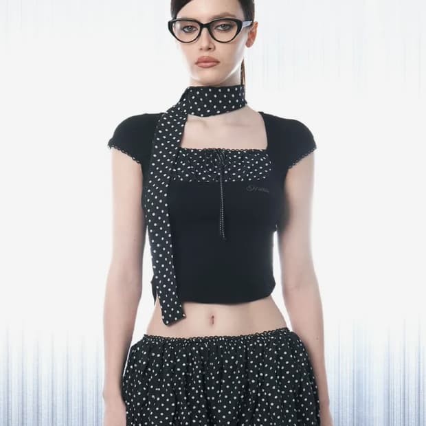 힐다 도트 스퀘어 크롭탑