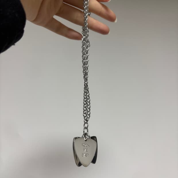 히스테릭글래머 기타 피크 목걸이 (리쿠착용)