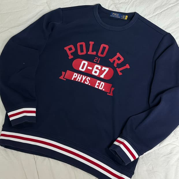 폴로 네이비 맨투맨 손목 디테일 