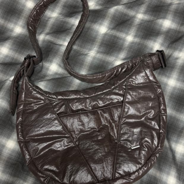 월스와일무브먼트 레이어드 패디드 백