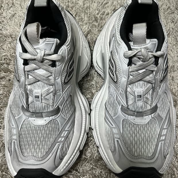 [42] 발렌시아가 10xl 화이트