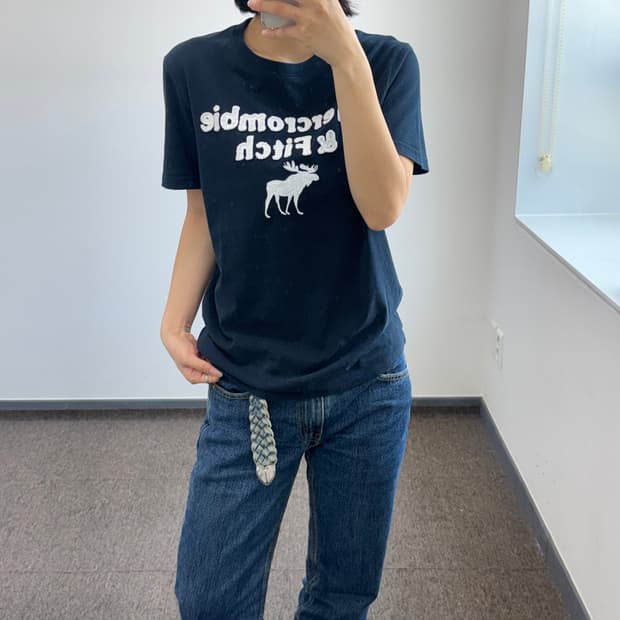 Abercrombie 아베크롬비 스펠아웃로고 네이비 반팔 