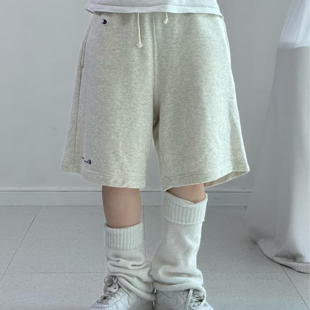 챔피온 아이보리 반바지