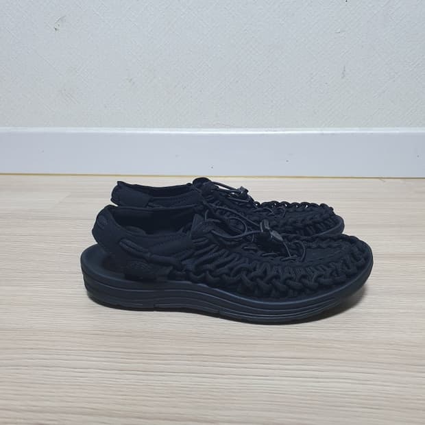 킨 유니크 샌들 블랙 250
