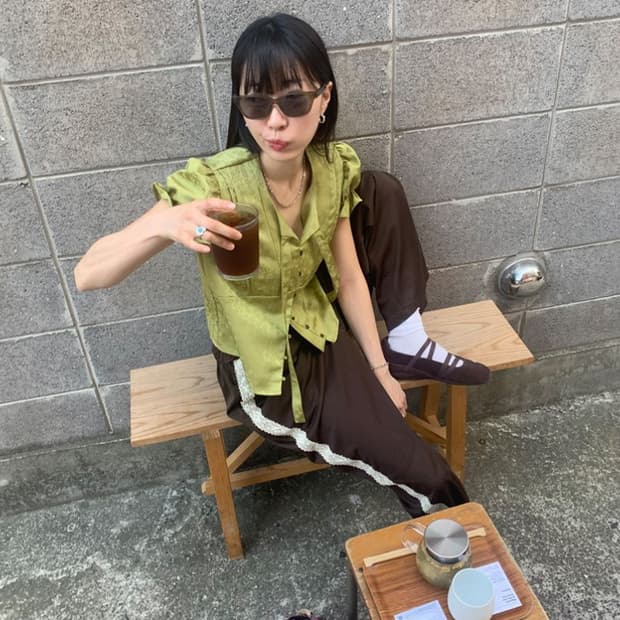 호쿠스포쿠스 Tie blouse (olive green)