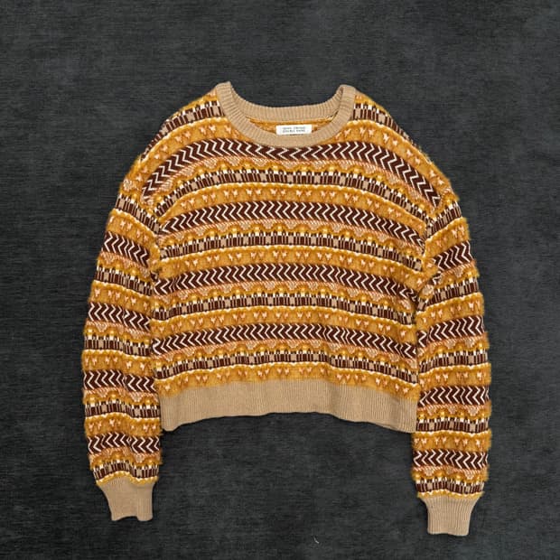 double name 크롭 패널 니트