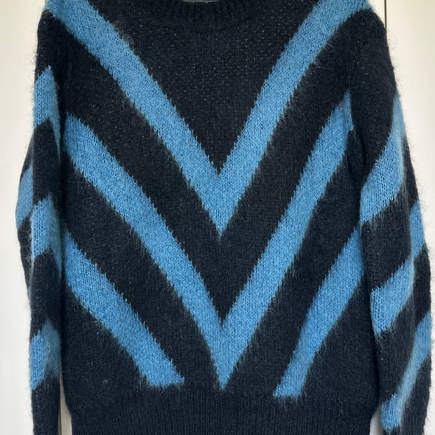 산드로 블랙/블루 브이넥 모헤어니트