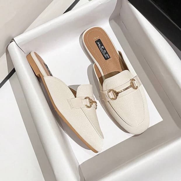 새상품 아이보리 블로퍼 스타일 뮬 슬리퍼 235