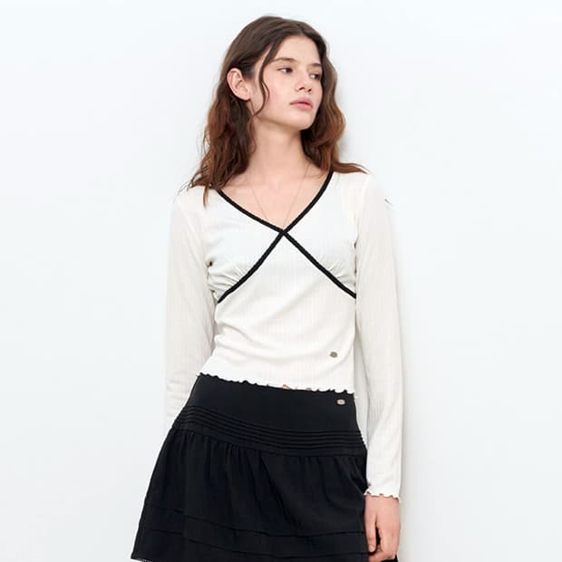 제너럴아이디어(Generalidea) 배색 아일렛 V넥 티셔츠 55