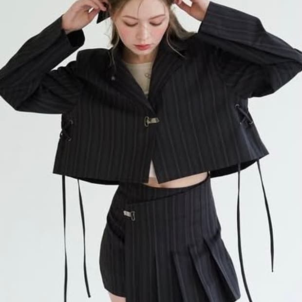 체리퀴리 플리츠 크롭 자켓