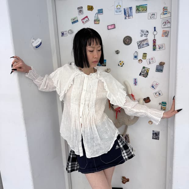 ruffle collar pleated shirt