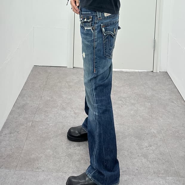 TRUE RELIGION world tour joey flare jean