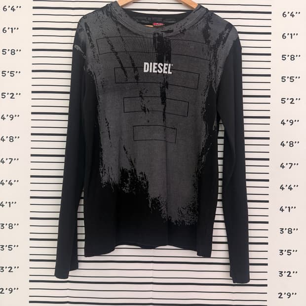 디젤(Diesel) 브로큰 그래피티 롱슬리브