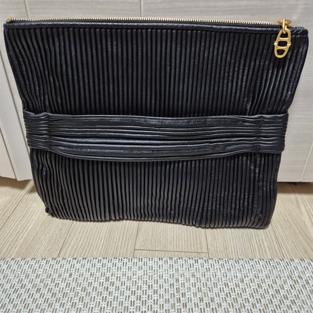 아떼 바네사브루노 클러치백 양가죽 리얼클러치