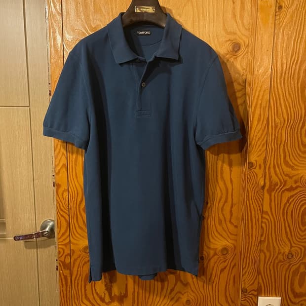 톰포드 TF 로고 카라티셔츠 판매 합니다.