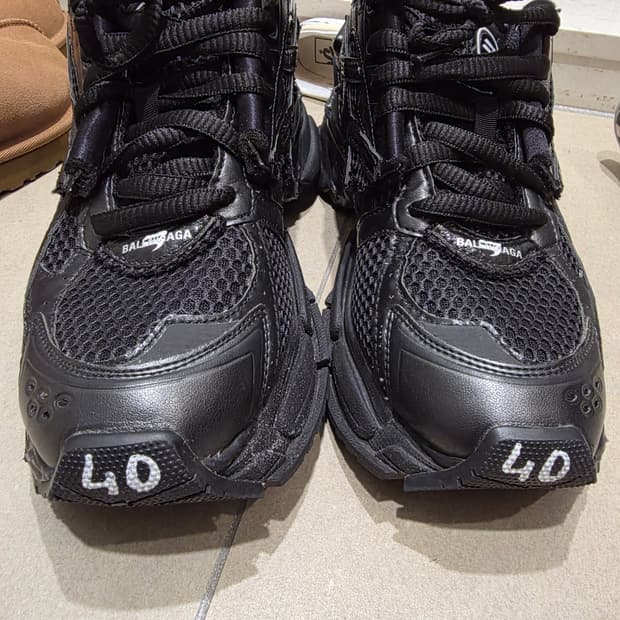 발렌시아가 뉴러너 올블랙 40 