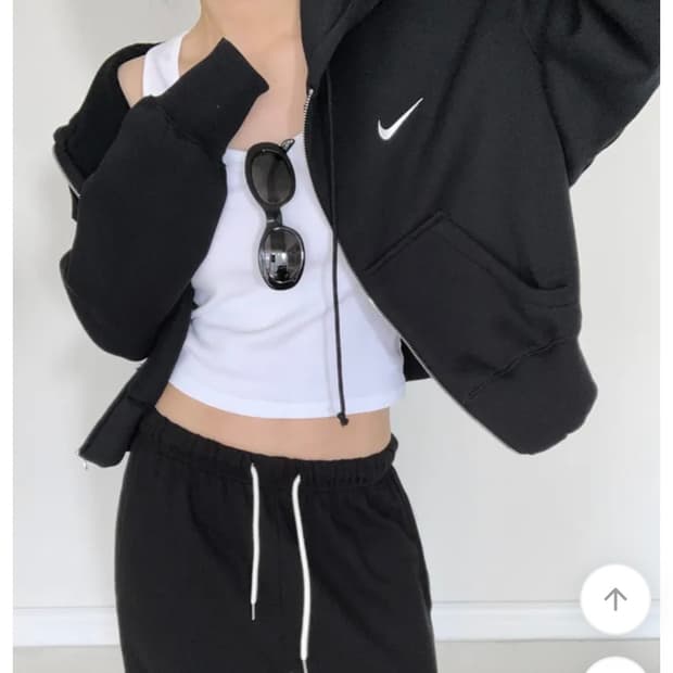 나이키크롭 후드집업 s 블랙 (새상품급)