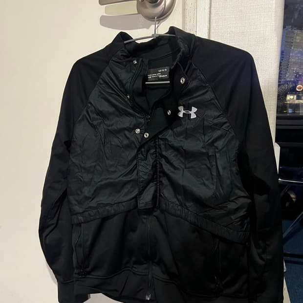 언더아머 저지 바람막이