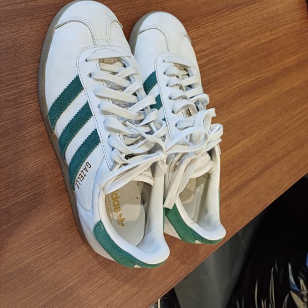 아디다스 오리지널 여성 가젤 225사이즈 