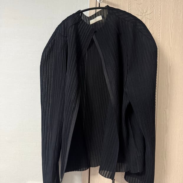 아모멘토 25ss 플리츠 집업 L