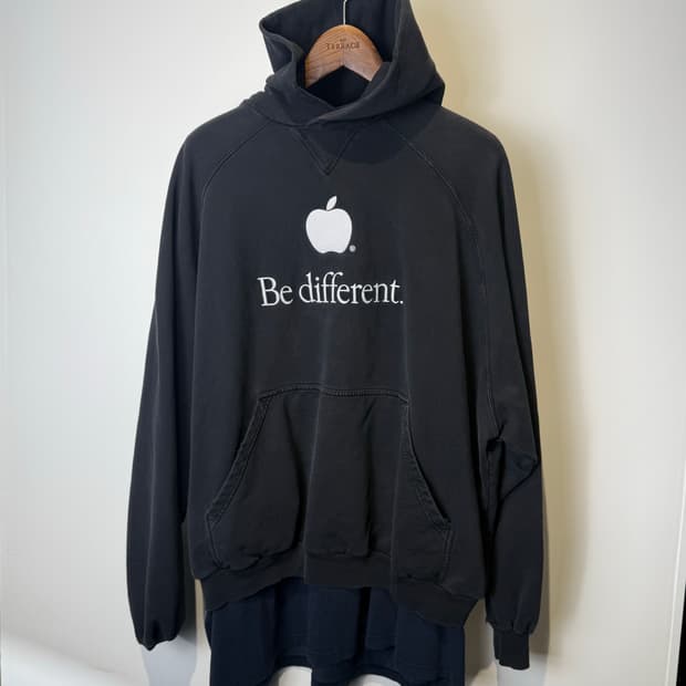 발렌시아가 런웨이 버젼 애플 후드