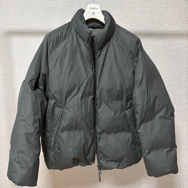 [M] 헤지스x하바티 구스다운 푸퍼 차콜