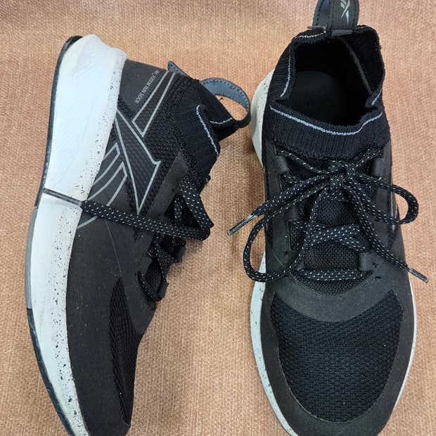 리복 런닝화 240mm 검정색