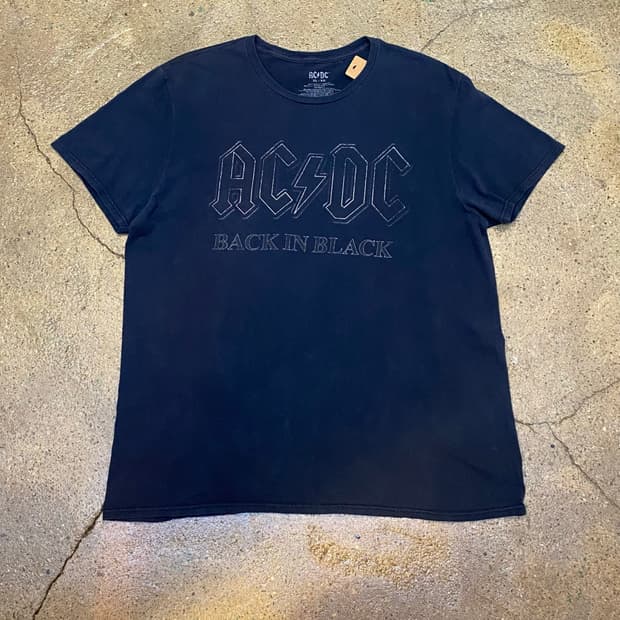 ACDC 백 인 블랙 프린팅 반팔티