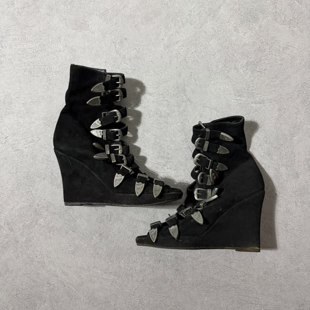 Vero Cuoio Buckle Wedge Sandal