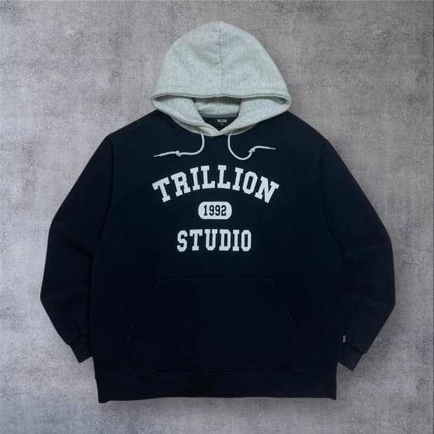 트릴리온 스펠아웃 빅로고 네이비 배색 후드티