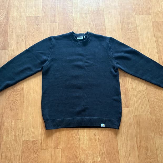 칼하트wip 니트 판매합니다.