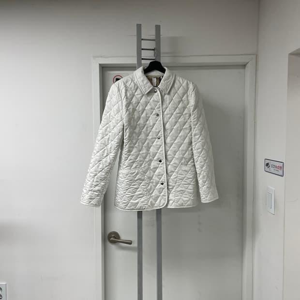 버버리 퀄팅 자켓 아이보리 S(W) 