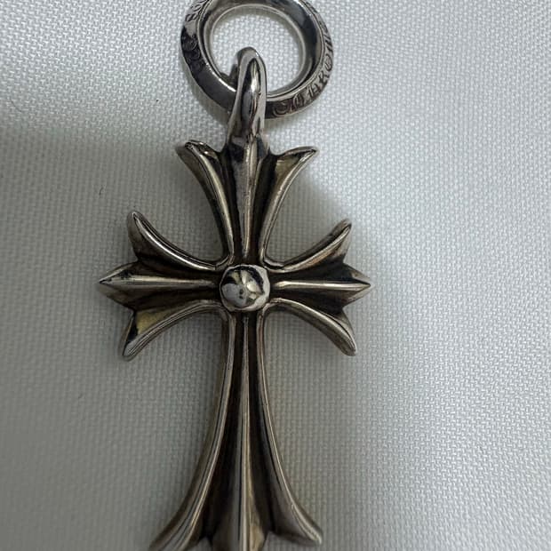 크롬하츠 타이니 크로스 팬던트 팝니다