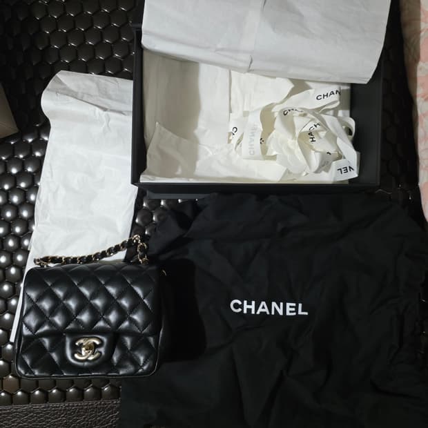 샤넬 블랙 퀼팅 플랩백 금장 새제품