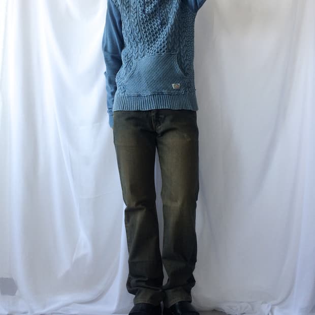 Neck line point cable knit hood