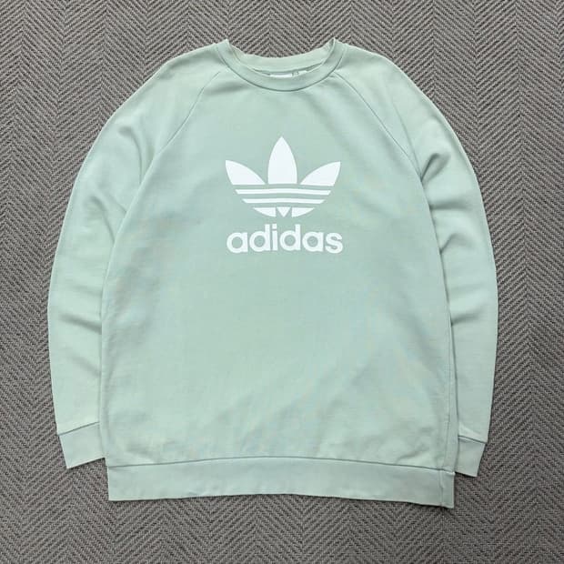 아디다스 빅로고 맨투맨 v2409